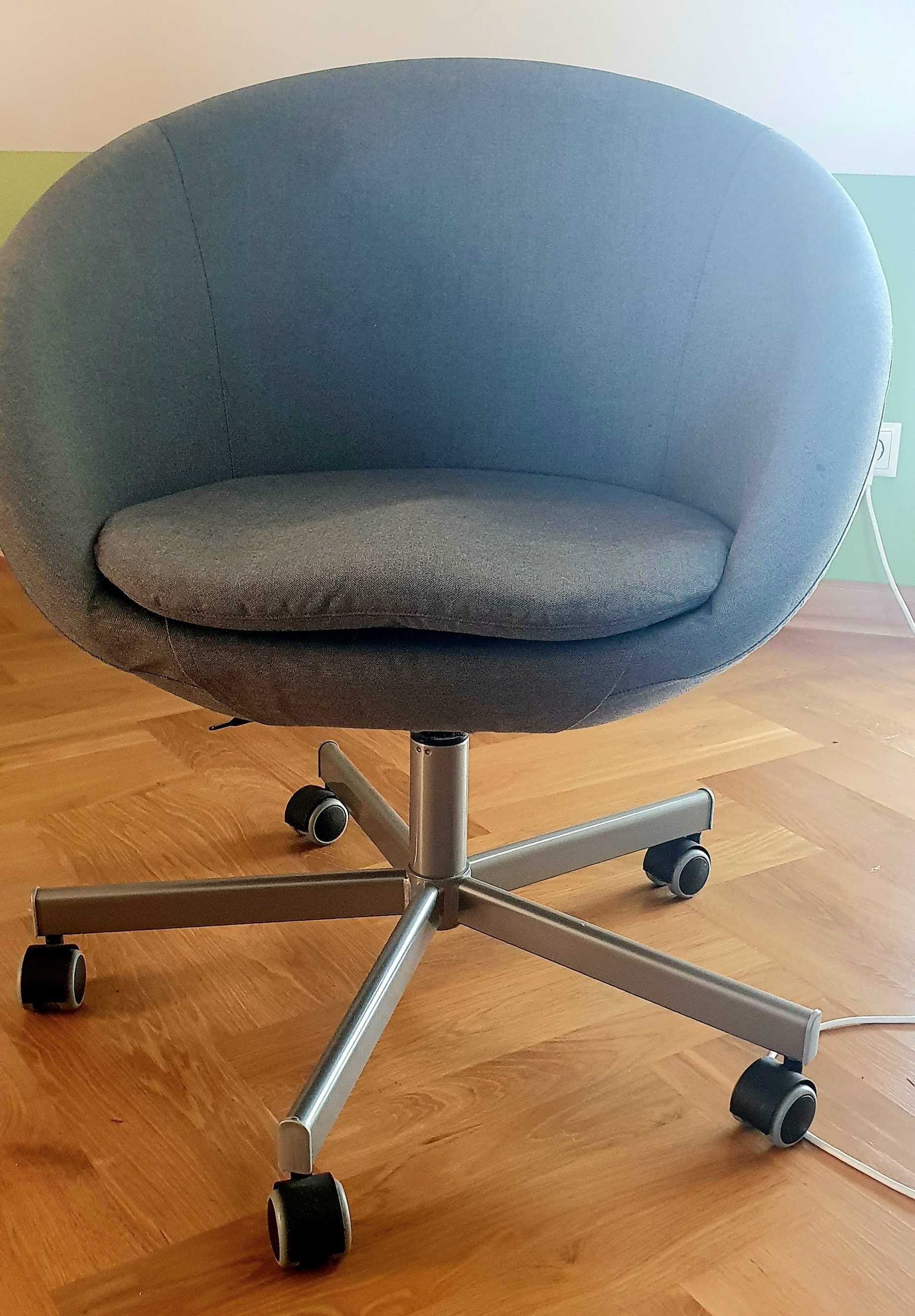 IKEA SKRUVSTA Krzesło do biurka Vissle szary 302.800.04
