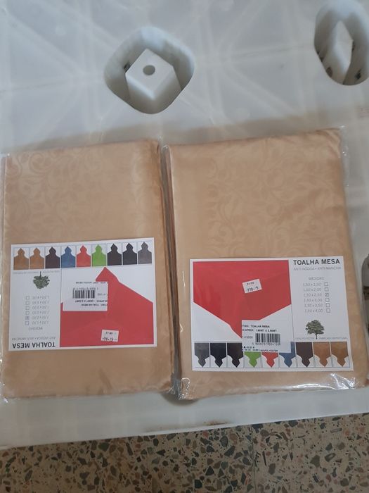 Toalha de mesa anti-nódoas e anti-manchas