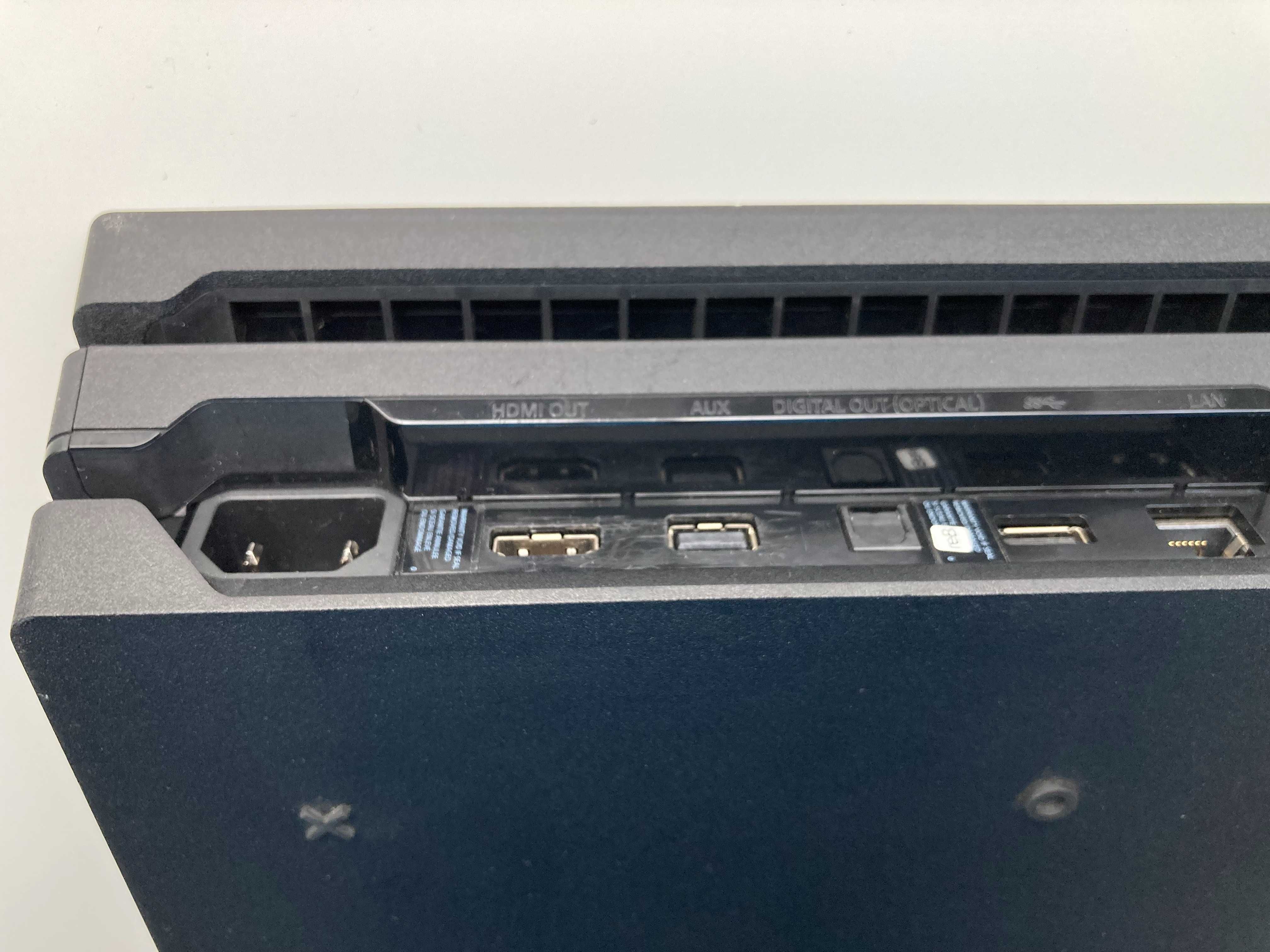 PlayStation 4 Pro 1TB + геймпад + гра