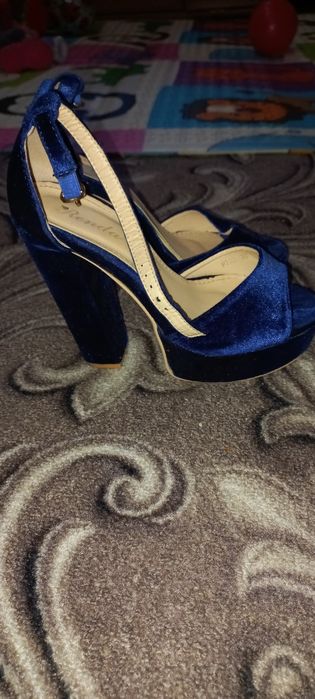 Босоніжки жіночі