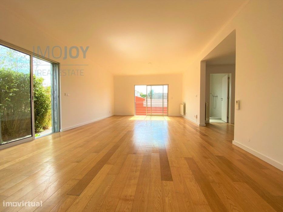 Fantástica Moradia T4+1 para Arrendamento em Murches