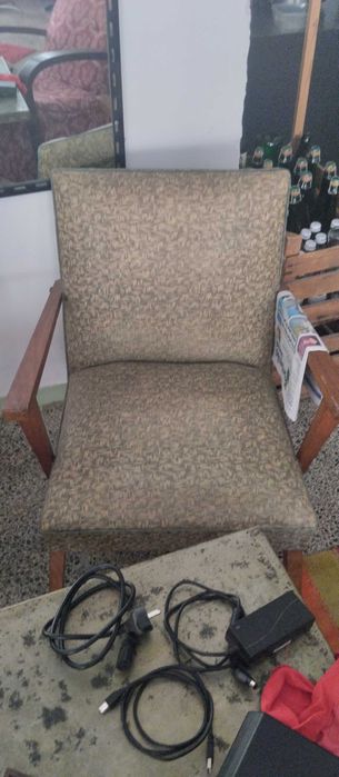 Cadeirãos Antigos...E muito mais !