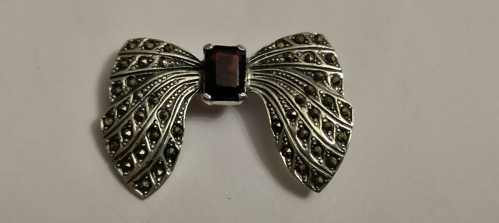 Alfinete laço antigo em prata