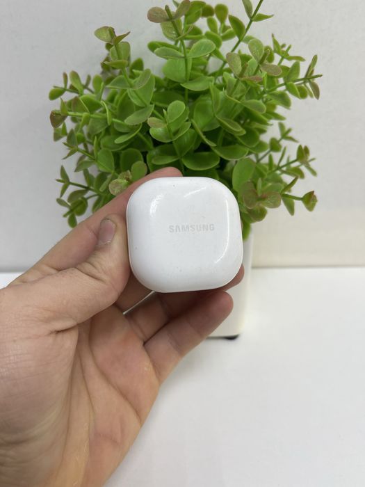 Б/У Зарядний кейс для навушників Samsung Galaxy Bads 2 sm-r177