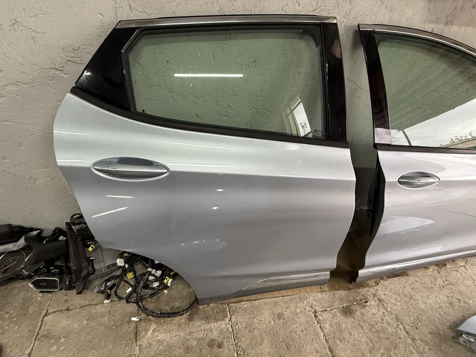 Капот в сборе Chevrolet Bolt EV 2017-2021 цвет 134B