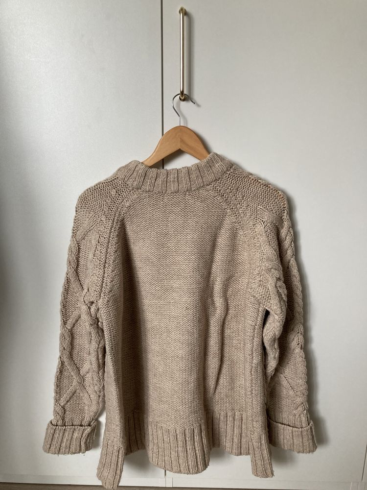 Sweter w spolot warkoczykowy HM