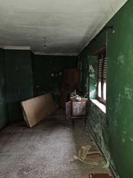 Moradia em s.mamede para recuperar com boas vistas lindíssimas