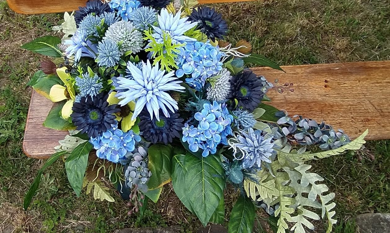 Wiązanki na cmentarz, Kompozycje Kwiatowe na grób, Stoik na cmentarz
