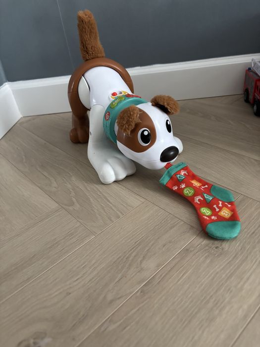 Piesek Fisher-Price do nauki raczkowania