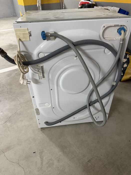 Maquina lavar roupa encastre Ariston