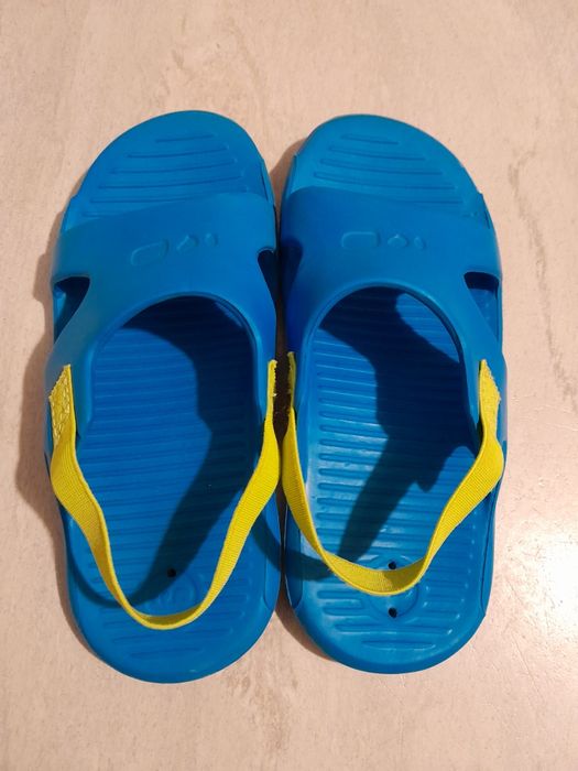 Klapki sandały basenowe na basen na plażę 27-28. Decathlon. Nabaiji.