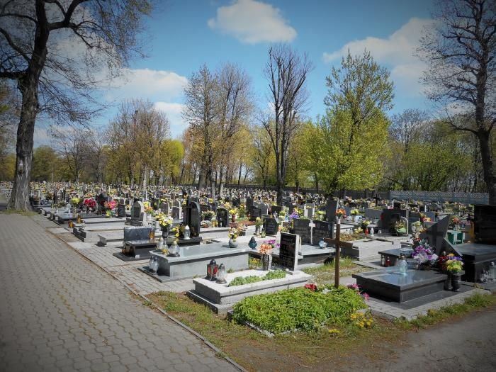 Sprzątanie grobów, czyszczenie grobów, opieka nad grobami. Powiat nowo