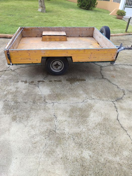 Atrelado reboque multiusos