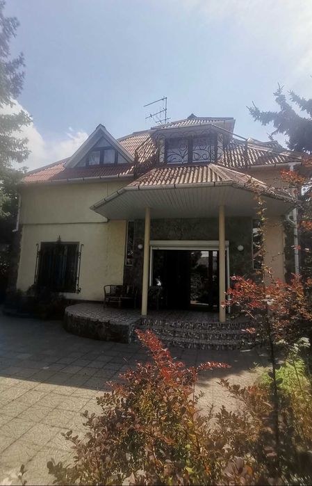 Продам два будинки р-н 28 школи Романково