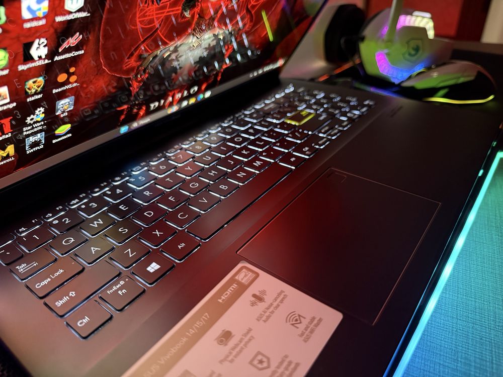 Шикарный игровой ноутбук Asus Vivobook Oled + комплект девайсов