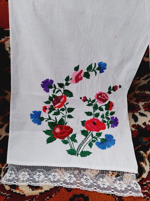 Рушник український з гарною ручною вишивкою