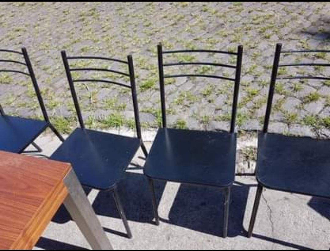 Conjunto Aparador + Mesa quadrada com 4 cadeiras