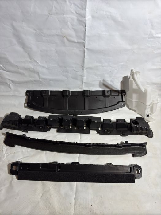 Хром переднього бампера Nissan Rogue 2014-2020 молдинг Нісан Рог Т32