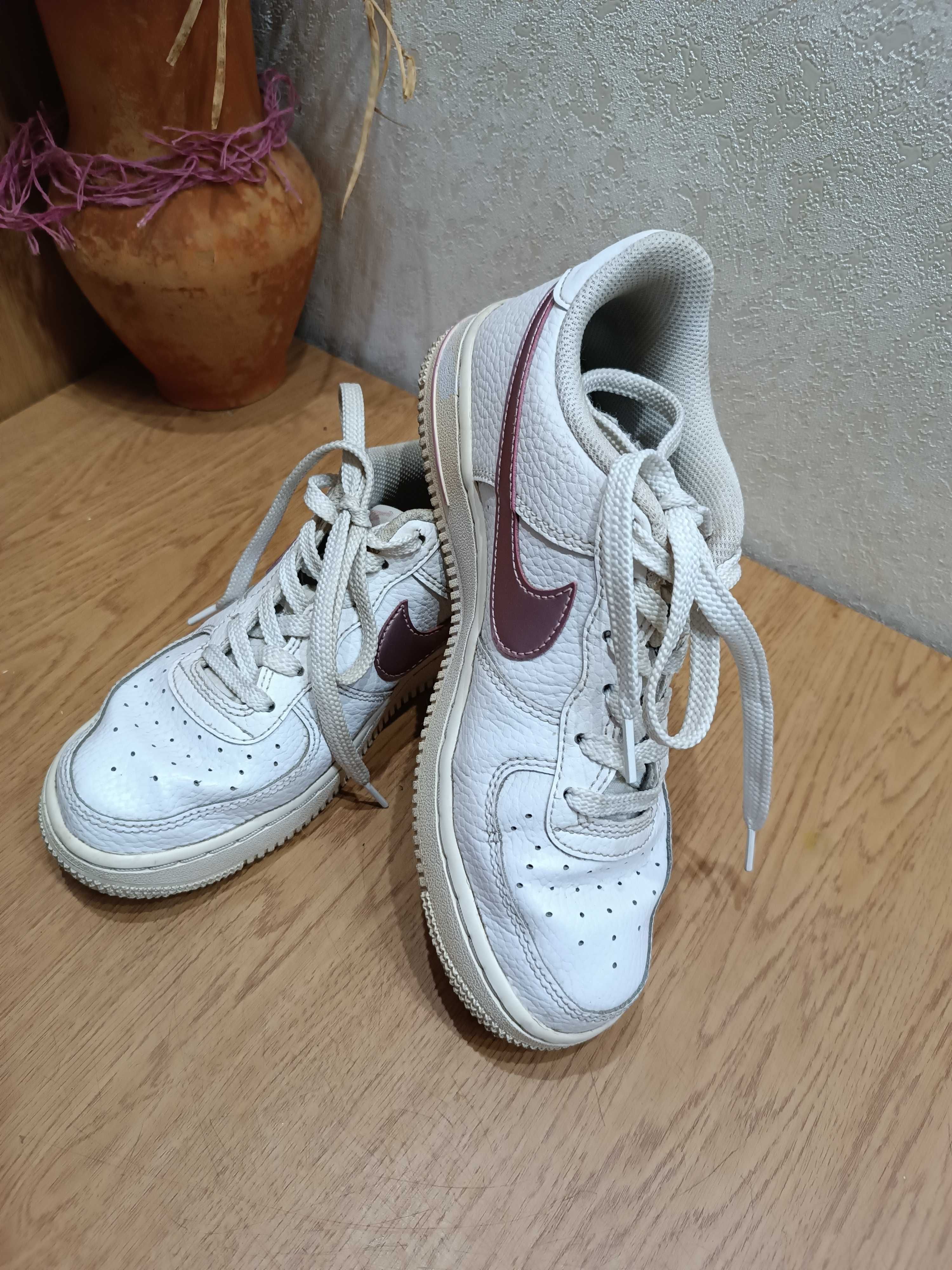 Крассовки Nike, р.36.