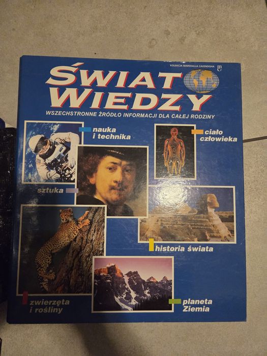 Świat  Wiedzy - 8 segregatorów