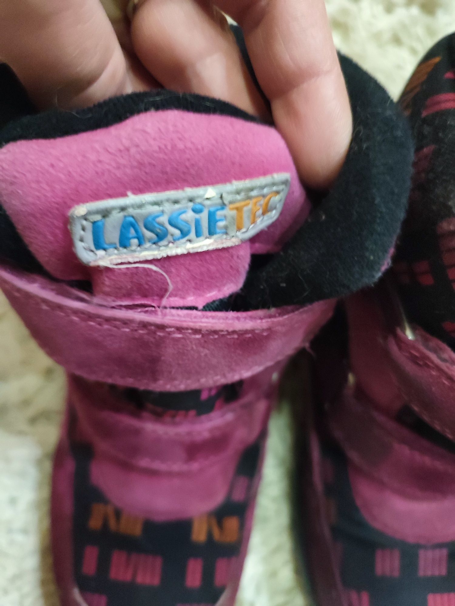 Зимове тепле взуття lassie