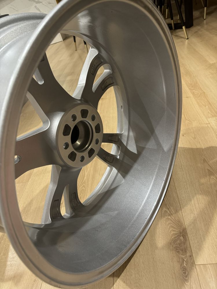 Sprzedam 4 NOWE FELGI 8j20h2