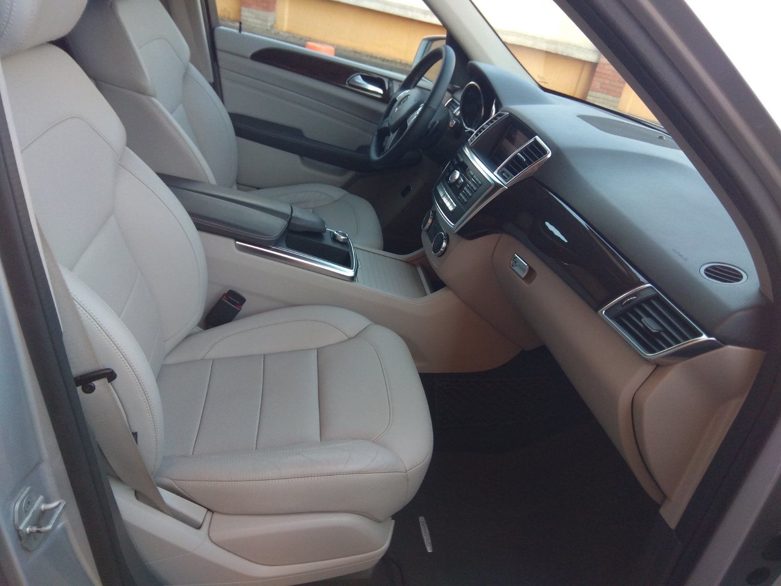 Продам автомобіль Mercedes ML 350