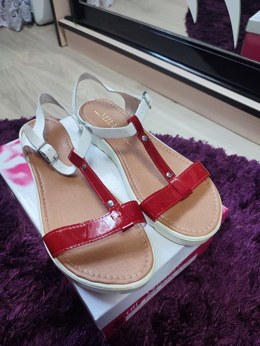 Босоніжки шкіряні 40-41 р