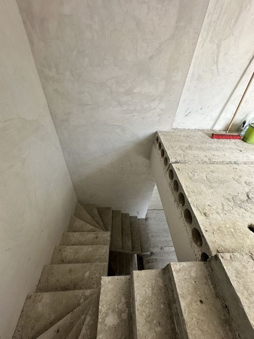 Таунхаус 140м2 з великим балконом і двома терасами на даху Крихівці