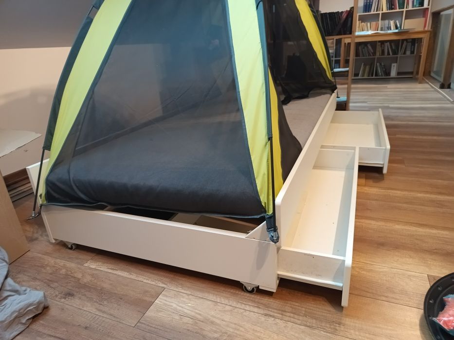 Łóżko dodatkowe Slakt Ikea z materacem i moskitierą
