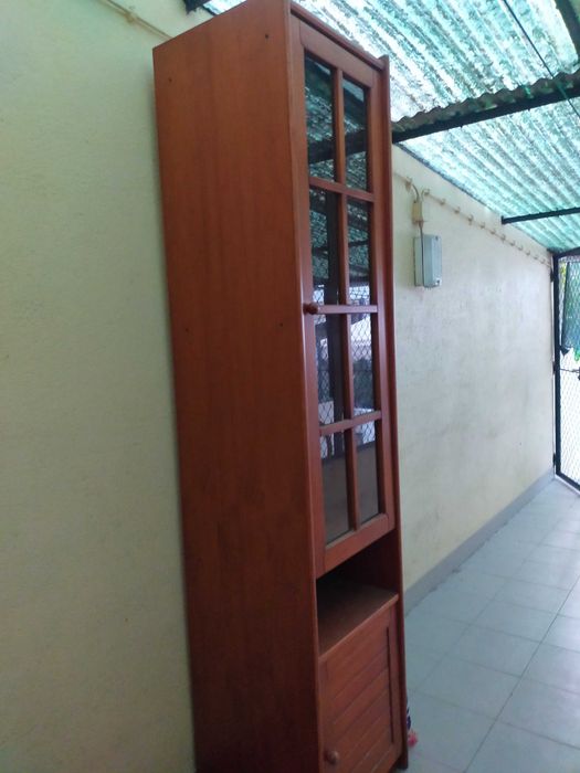 Móveis usados a precisar de pequenos reparos mas em bom estado.