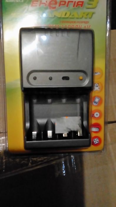 Зарядное устройство для пальчиковых аккумуляторов.