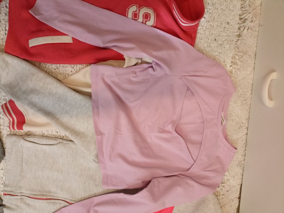 Paka ubrań dziewczęcych - bluzy, sweterki