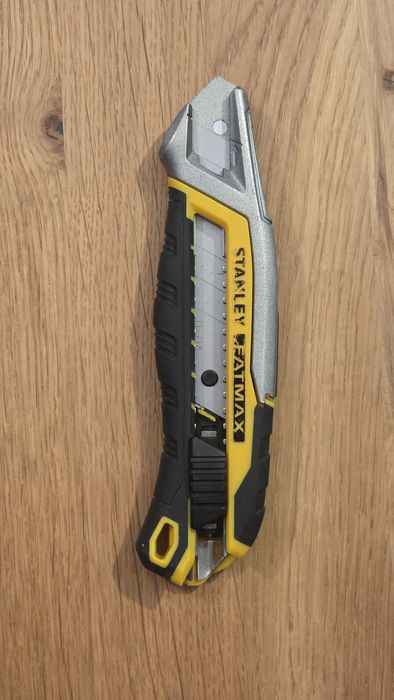 Nóż STANLEY Fatmax FMHT10594 na ostrza łamane 18mm

SL