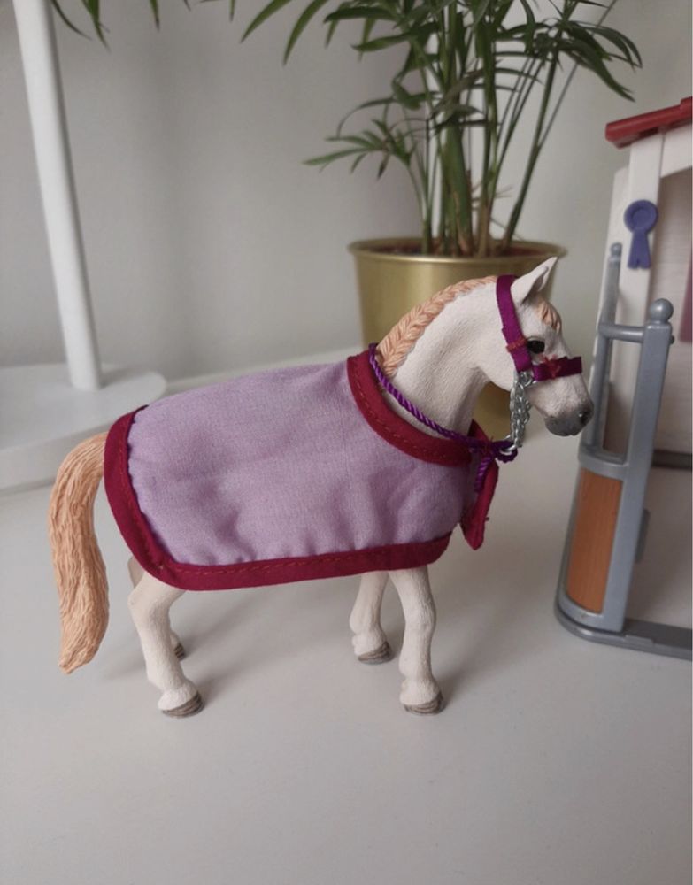 Stajnia boks schleich koń