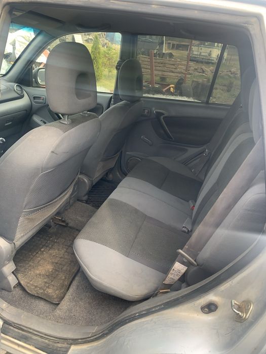 Toyota RAV 4 2004 рік