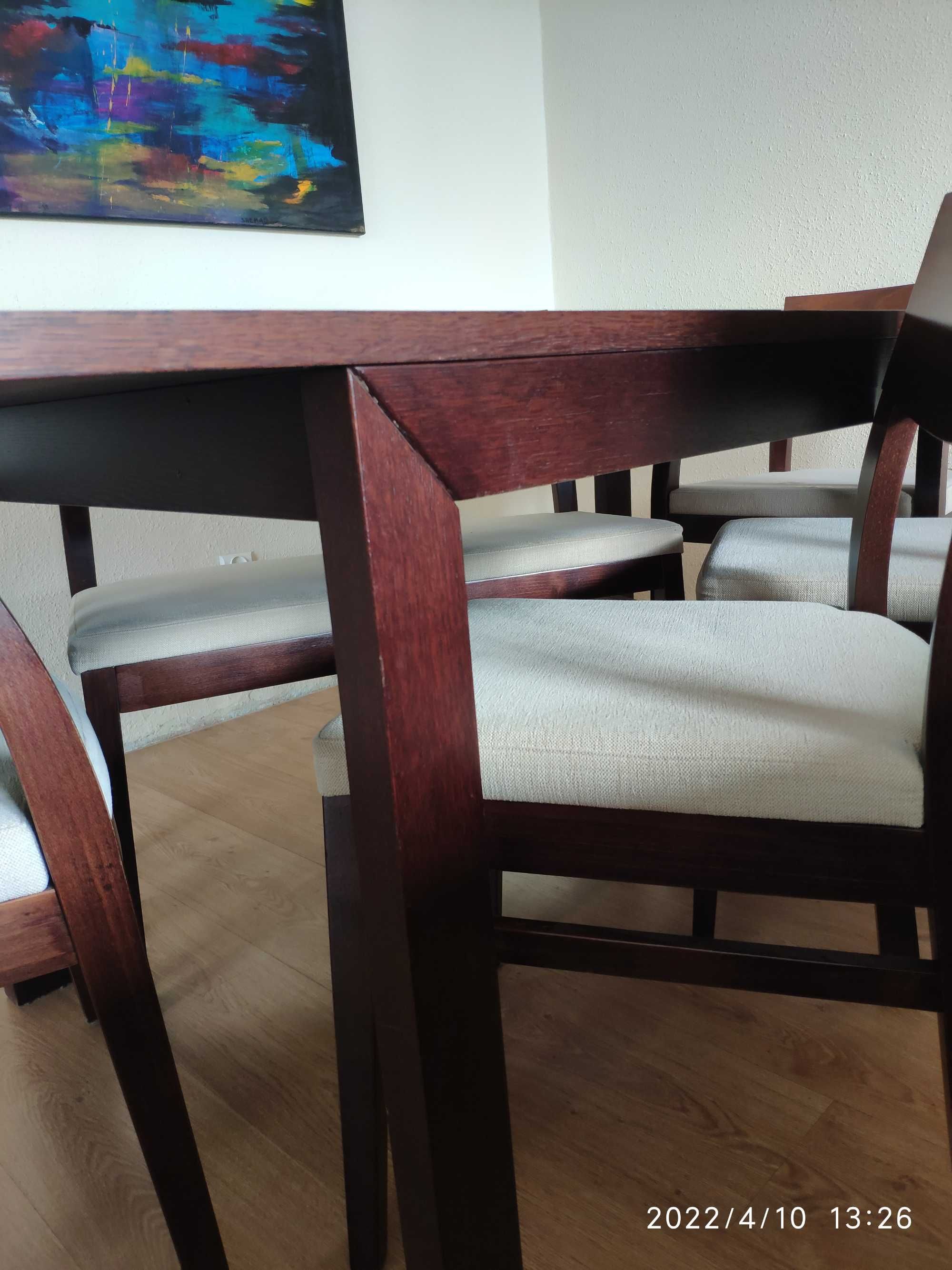 stół do jadalni z krzesłami