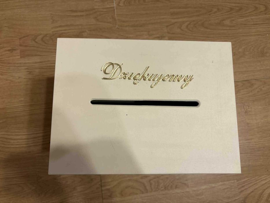 Weselne kieliszki, tablice rejestracyjne, wieszaki, koszyczki itp