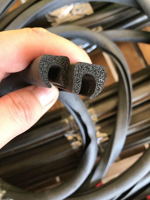 Уплотнитель порога двери Зил