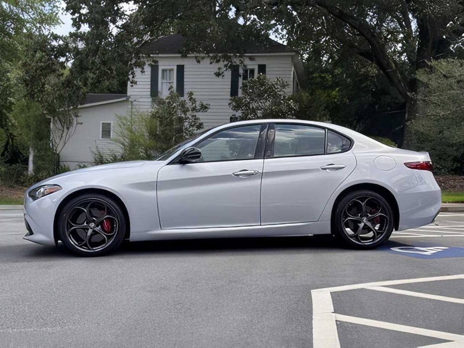 Alfa Romeo Giulia      2021