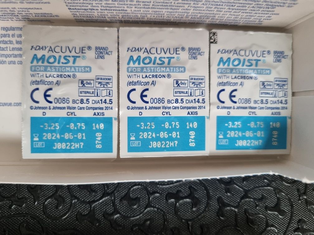 Soczewki Biofinity, MonoVision, Alcon, Acuvue -3,25/-0,75/140