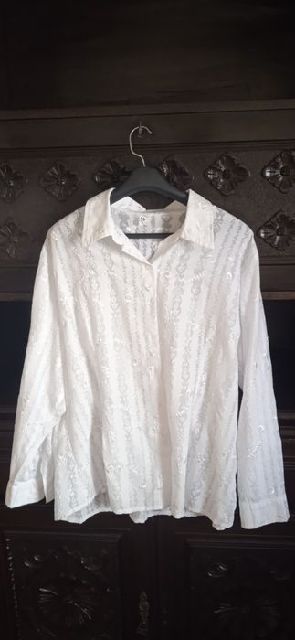 Camisas, camisolas e blusas para venda