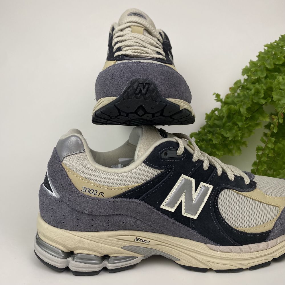 Кросівки New Balance 2002R