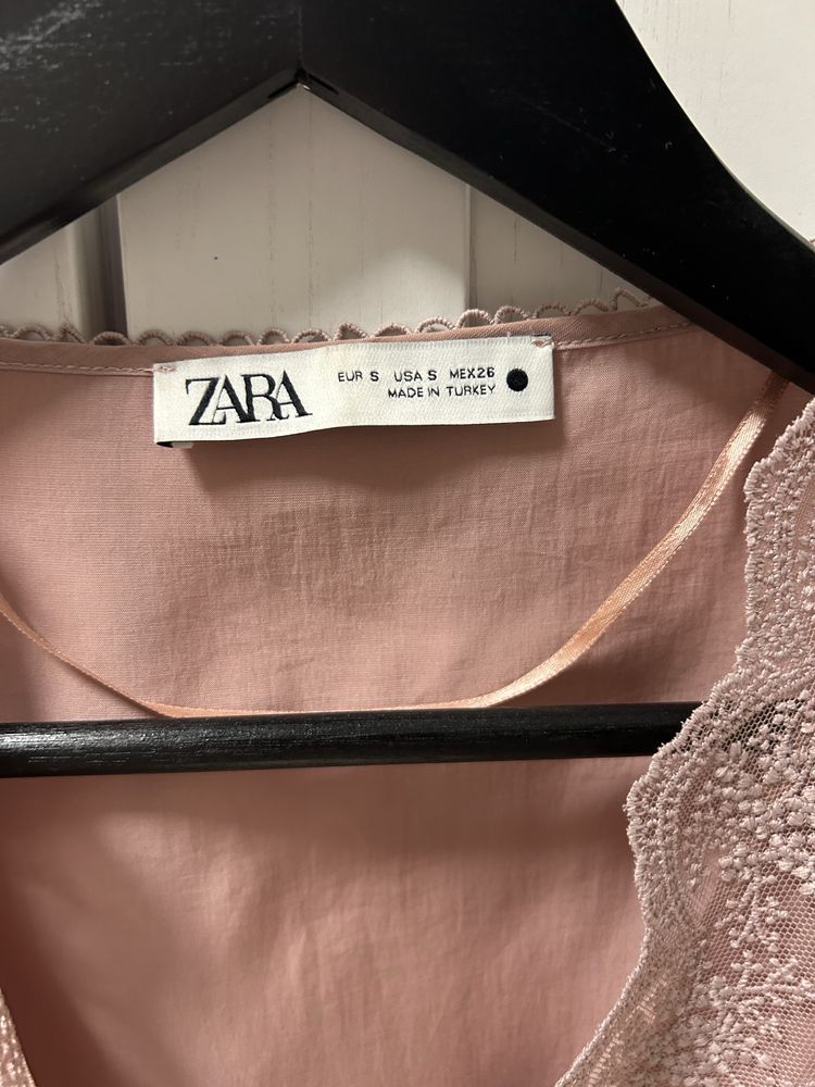 Топ  з рюшами Zara