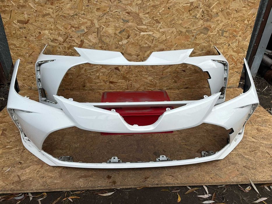 Toyota Corolla E21 XII 040 sedan bez pdc zderzak przedni przód cały