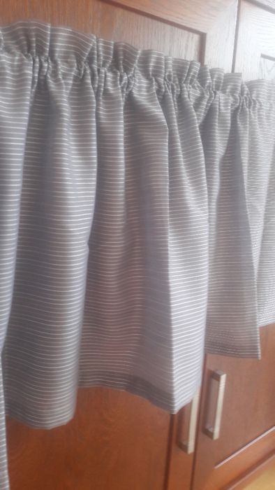 Materiał zasłonowy, tkanina stalowe prążki 150 / 500