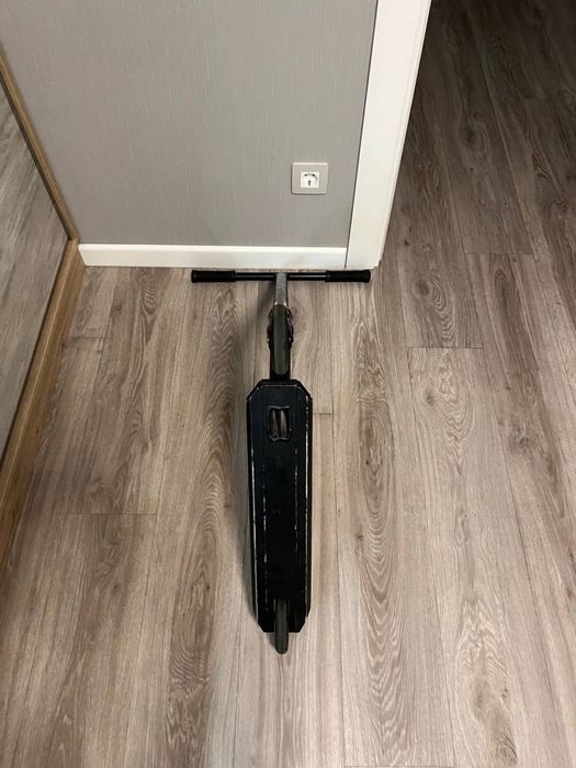 Дитячий трюковий самокат на 8-9 років.