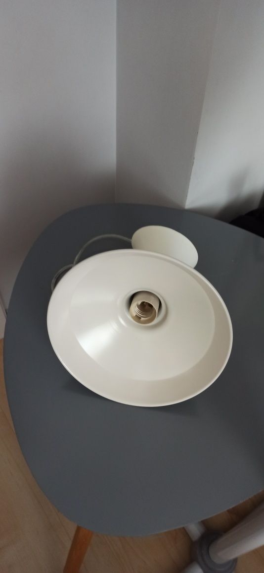 Lampa sufitowa metalowa biała