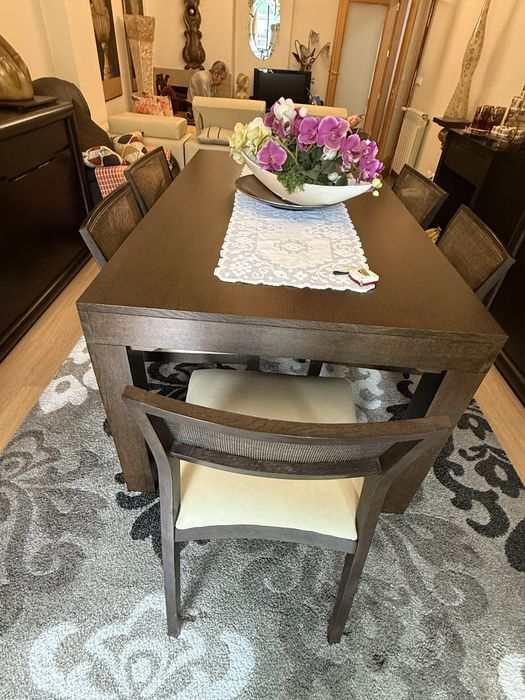 Mesa de refeições com porta talheres e 6 cadeiras