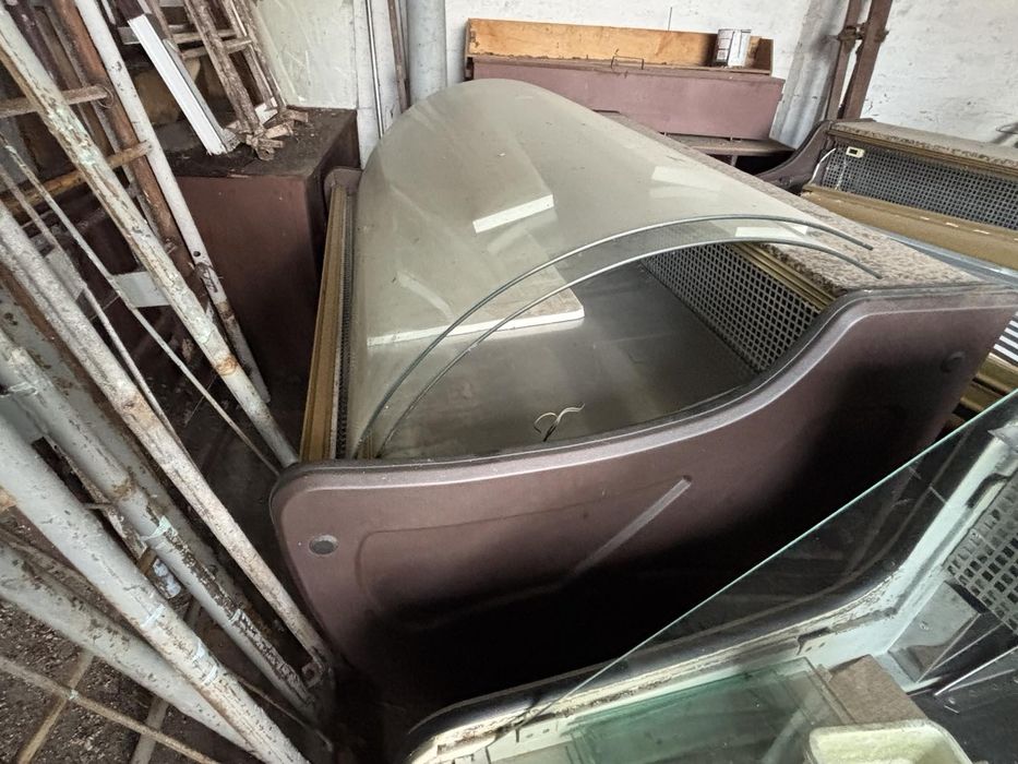 Холодильна вітрина Cold